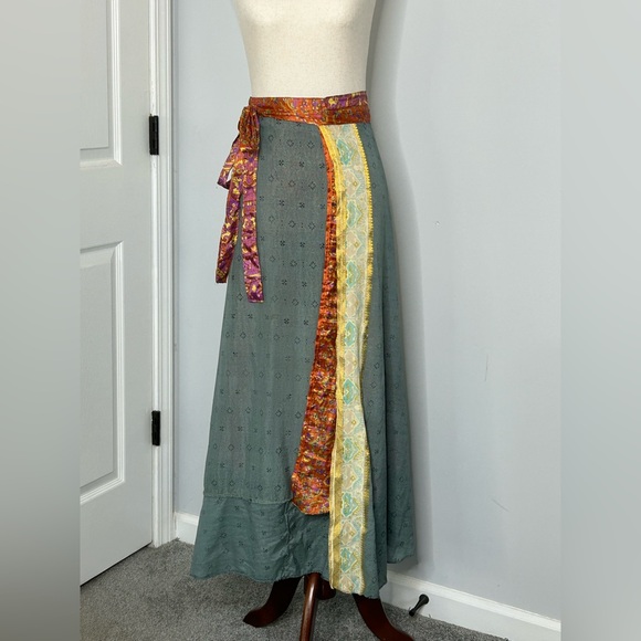 Vintage Reversible Sari Layered Wrap Maxi Skirt Bohemian Multicolor Fabrics OS - Picture 5 of 15